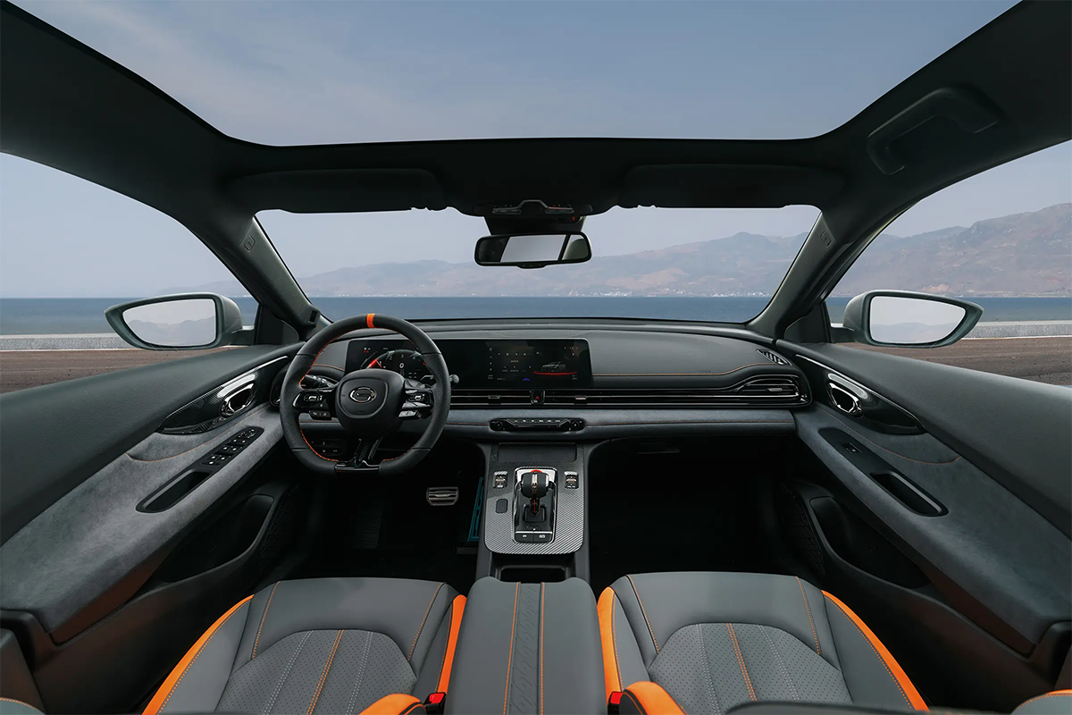 GAC Empow features a stylish and tech-focused cabin, offering a large touchscreen infotainment system, a digital instrument cluster, and premium materials throughout.