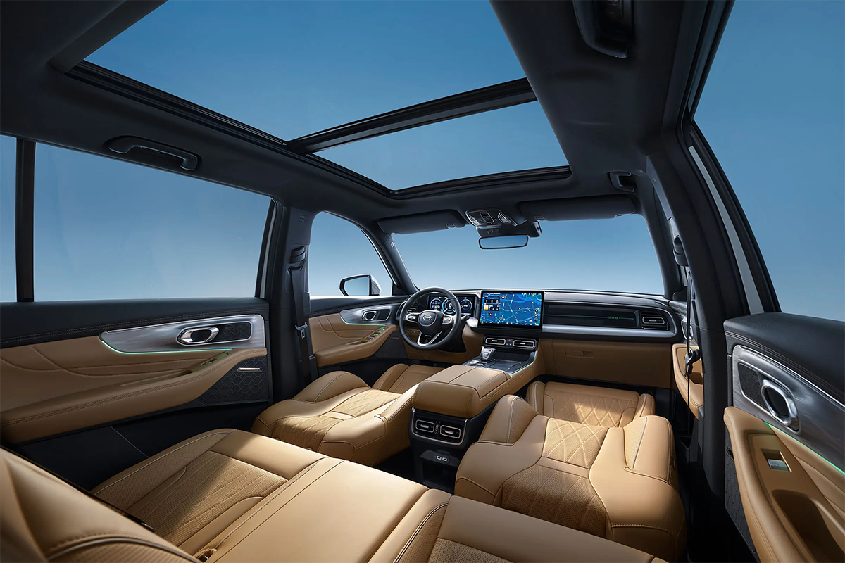 The GAC Trumpchi M6 is a stylish and versatile MPV designed to offer spaciousness, comfort, and modern technology for families and travelers.