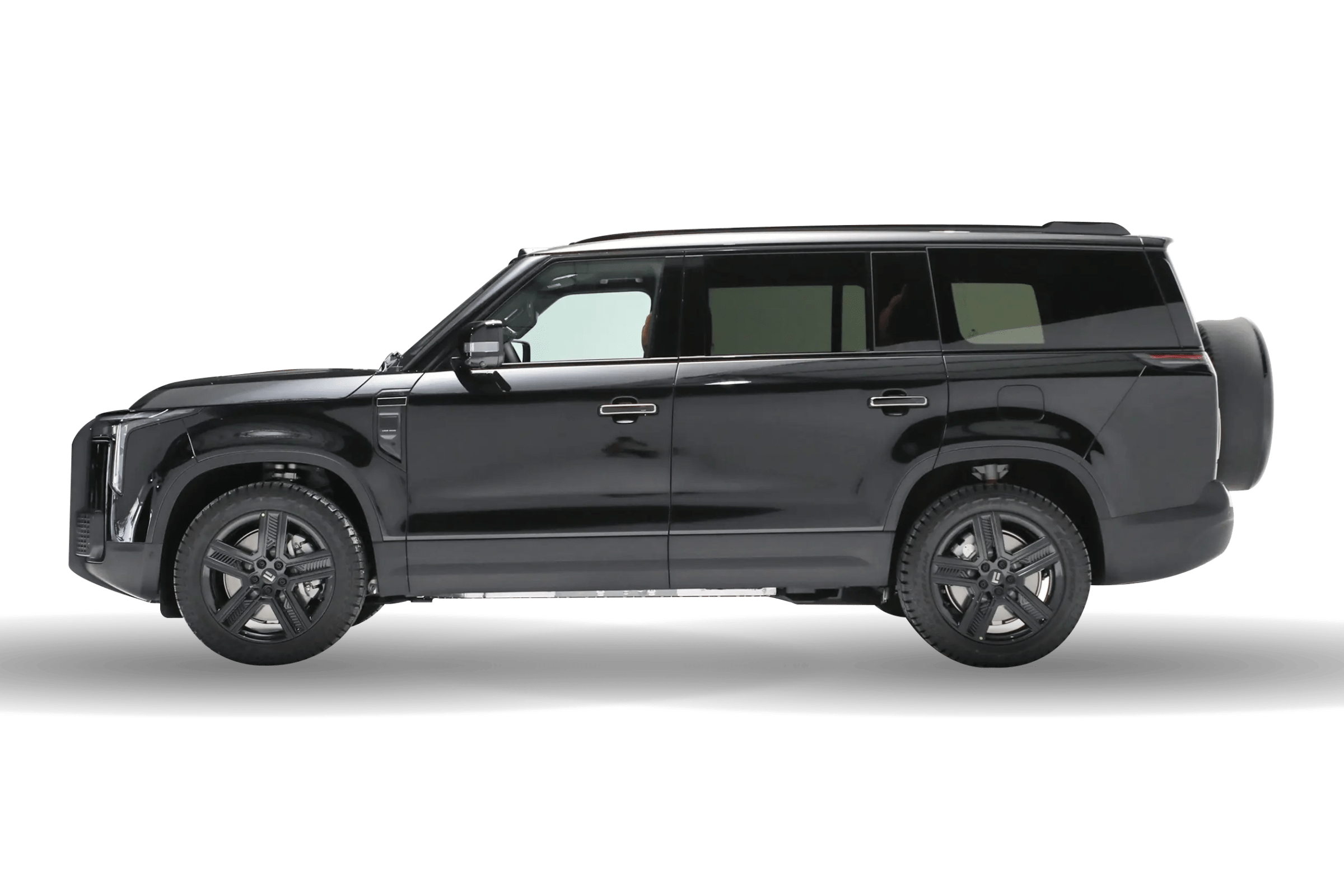 With a powerful electric motor, the Jishi 01 delivers impressive acceleration and a smooth ride, making it an ideal choice for eco-conscious drivers looking for performance and versatility.