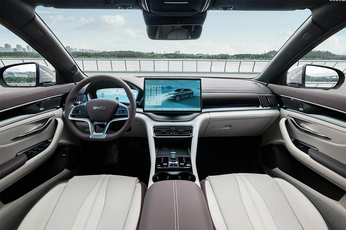 BYD Song Plus DM is designed to offer both electric driving and hybrid performance, making it ideal for drivers who want the best of both worlds.